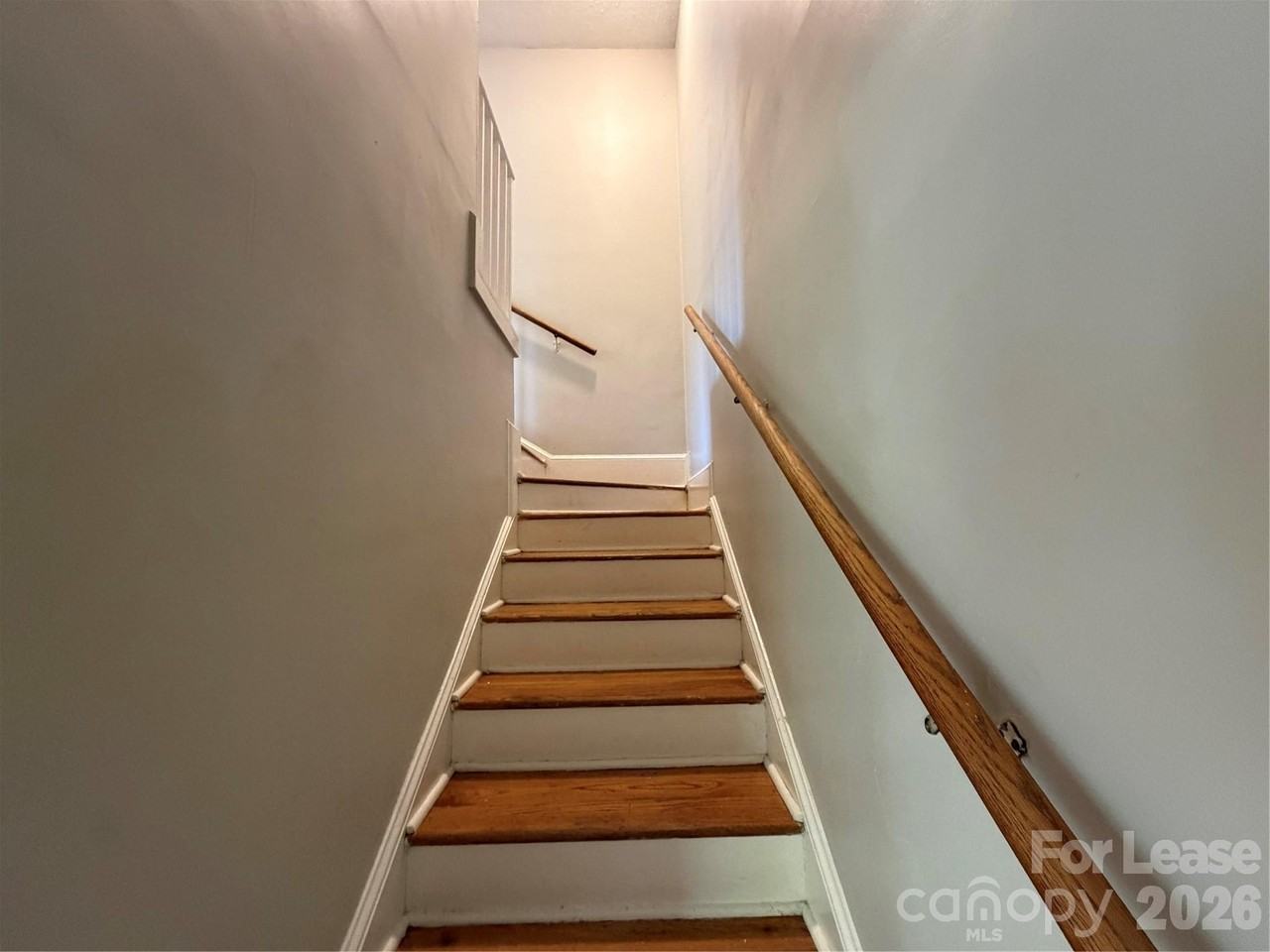 423 N Center St - Photo 5 of 9