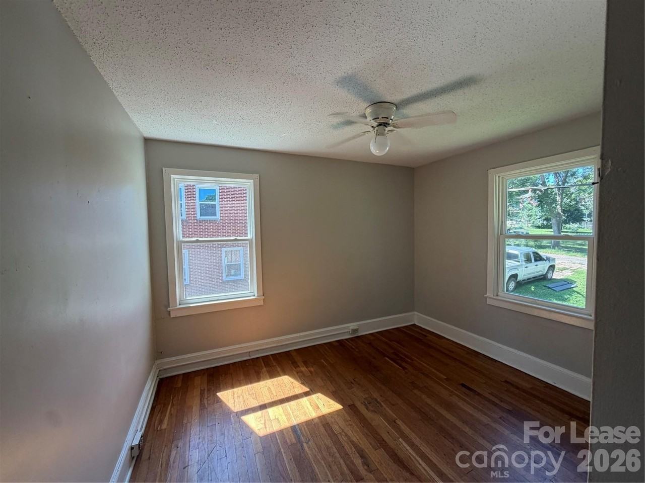 423 N Center St - Photo 7 of 9
