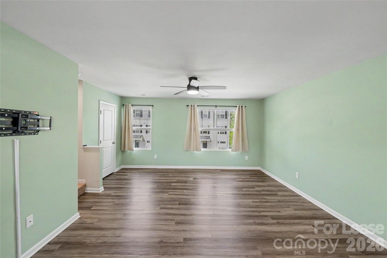 6042 Cutwater Cir - Photo 2 of 28