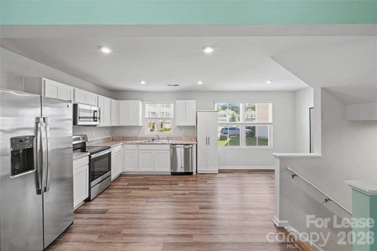 6042 Cutwater Cir - Photo 3 of 28