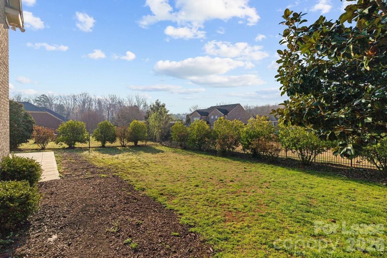 3907 Voltaire Dr - Photo 4 of 48