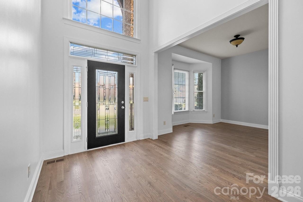 3907 Voltaire Dr - Photo 5 of 48