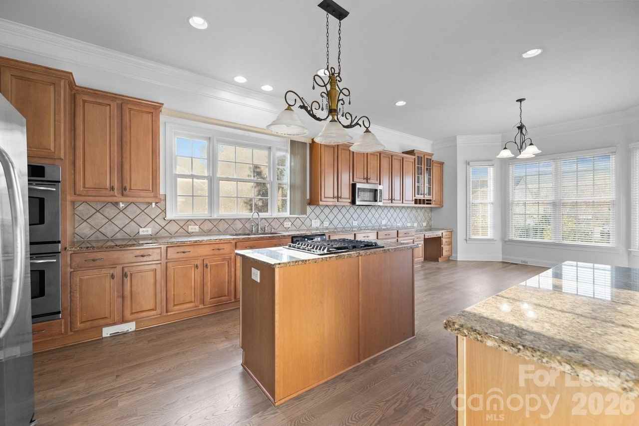 3907 Voltaire Dr - Photo 6 of 48
