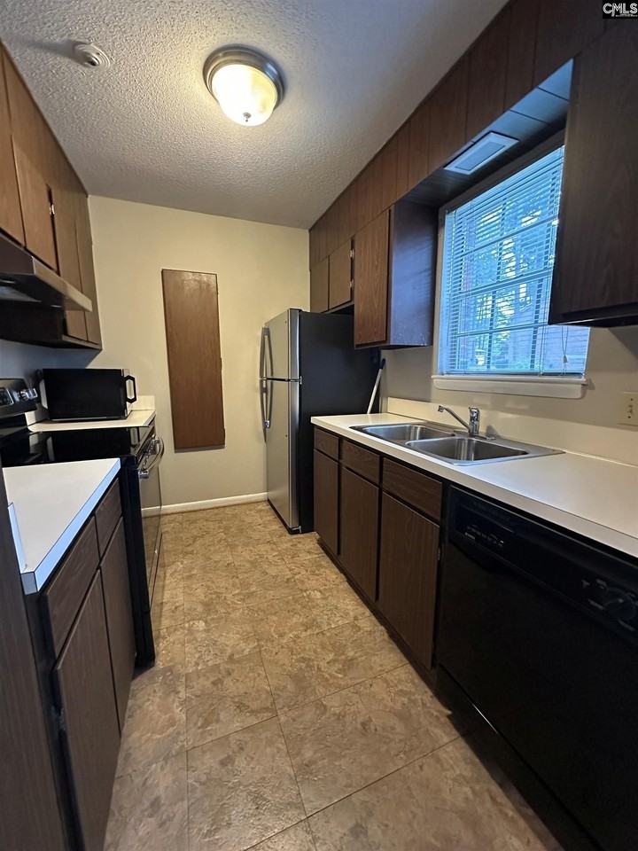 1908 Ashford Ln - Photo 4 of 14