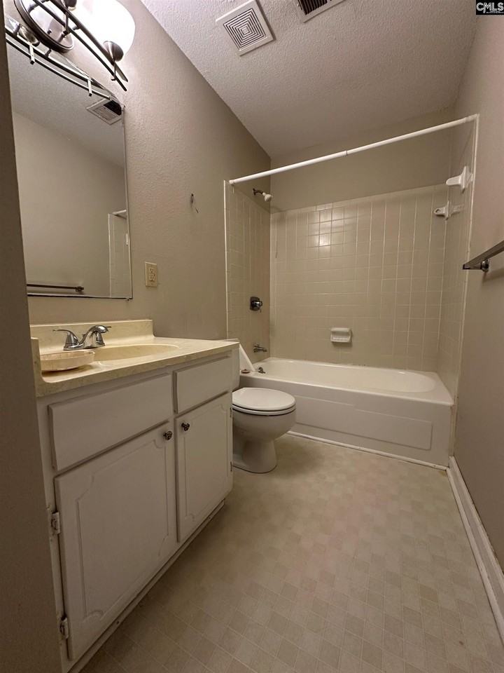 1908 Ashford Ln - Photo 7 of 14