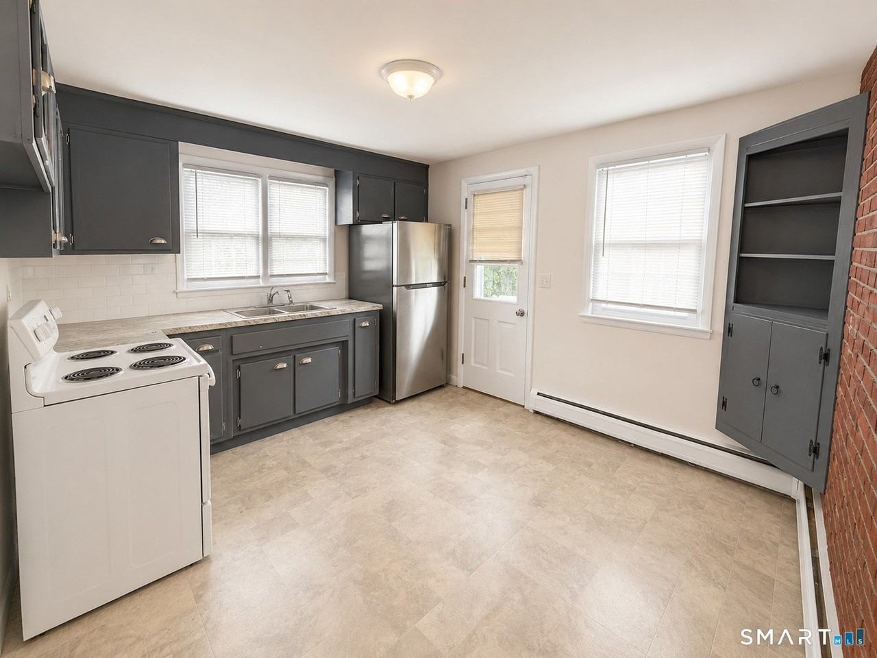 46 Myron Ave - Photo 3 of 9