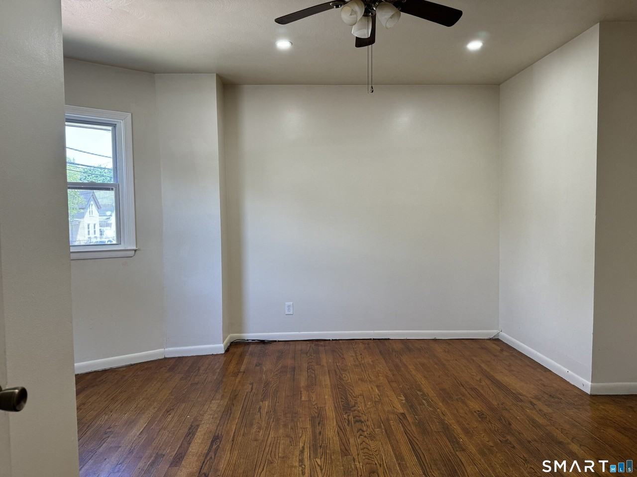 66 Henry St - Photo 3 of 8