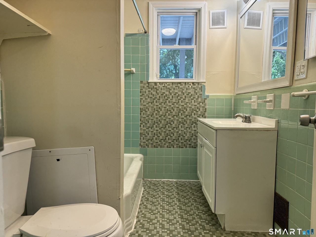 66 Henry St - Photo 5 of 8