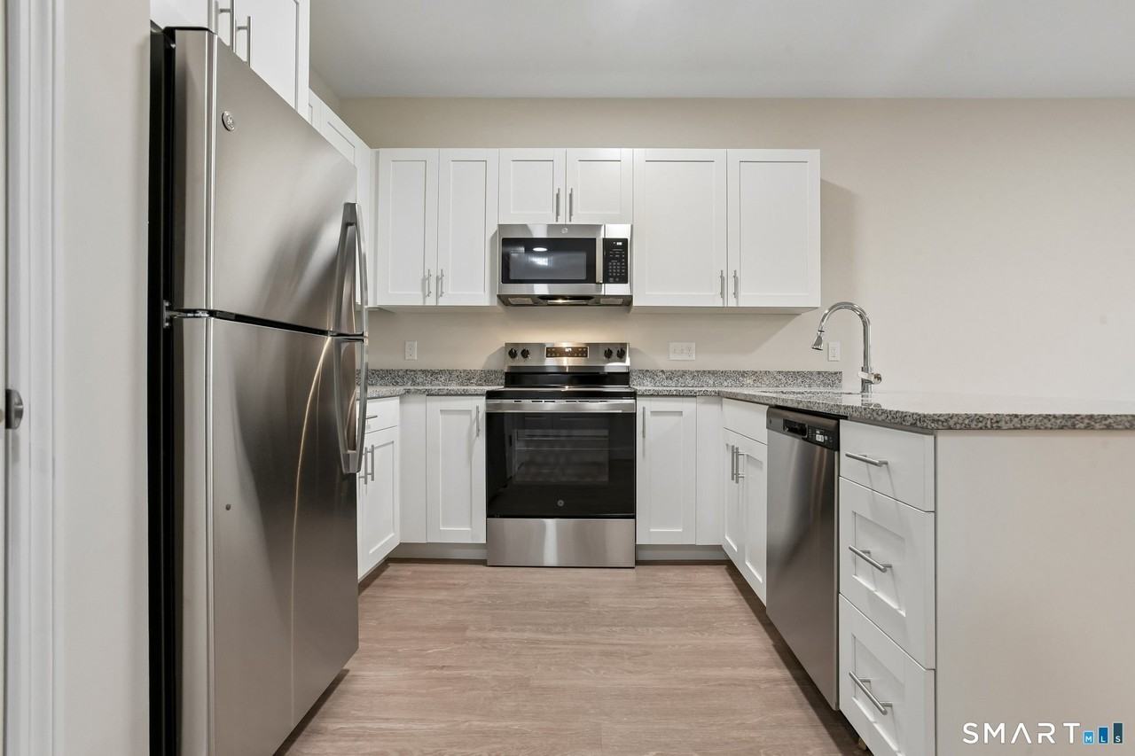 55 Steele Blvd #302