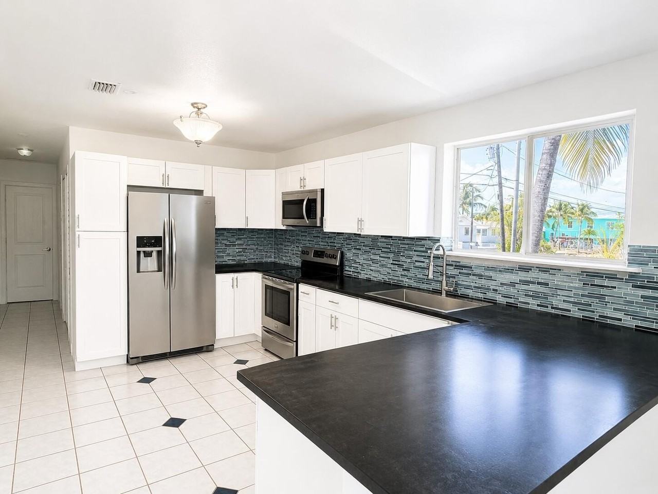 129 Normandy Dr - Photo 4 of 14