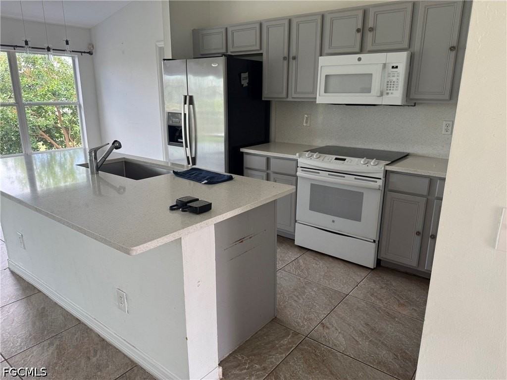 3819 24th St W - Photo 2 of 10