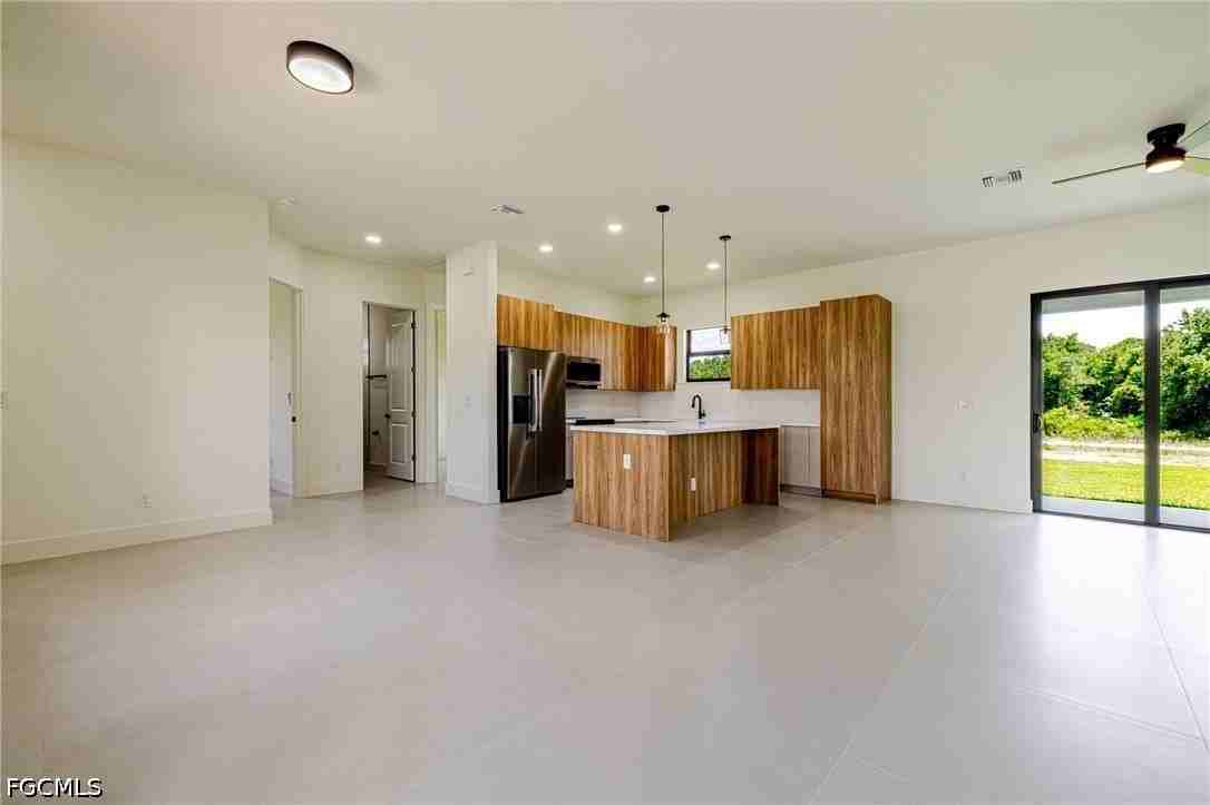 2705 Darlene Pl - Photo 4 of 21