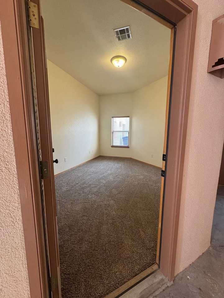 2224 Santa Ana - Photo 5 of 27