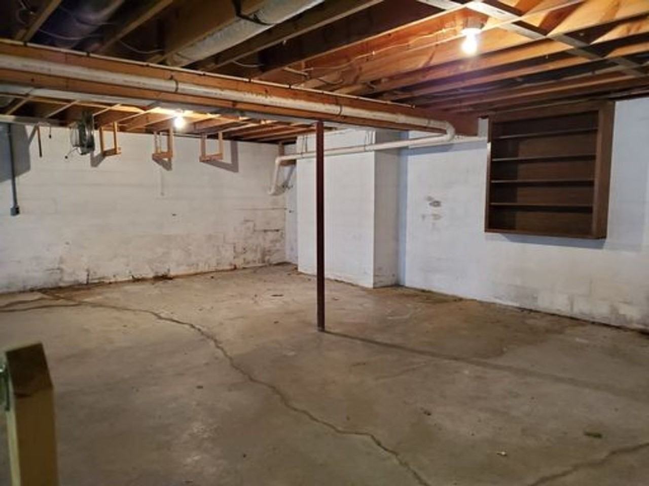 109 Robin Dr - Photo 3 of 17