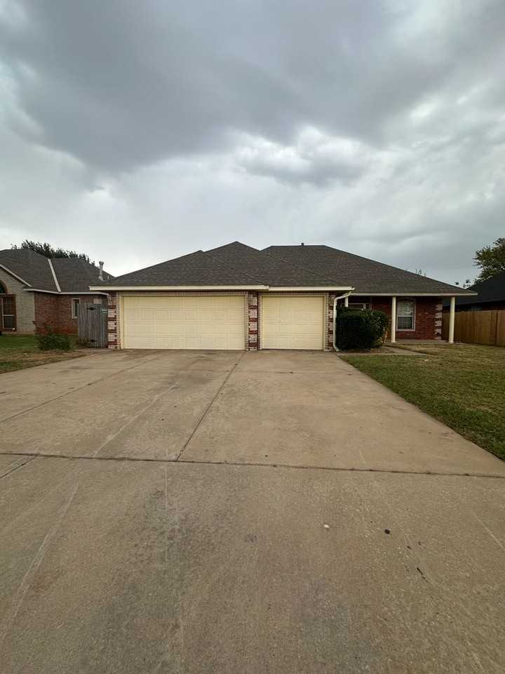 2504 Thomas Dr - Photo 2 of 50