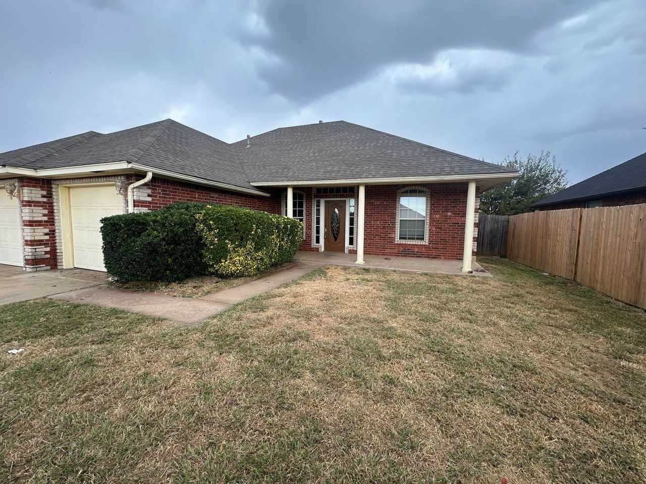 2504 Thomas Dr - Photo 3 of 50