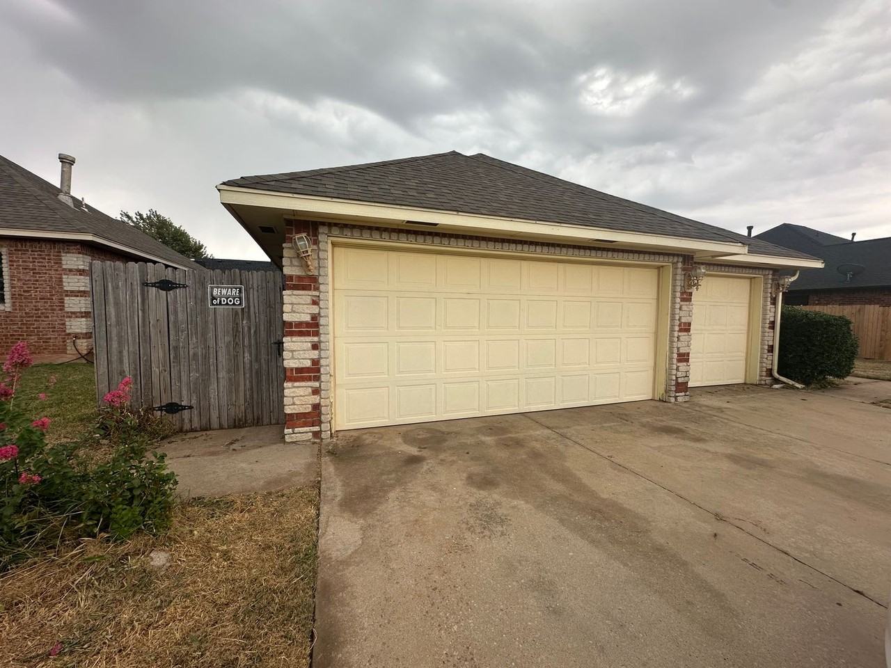 2504 Thomas Dr - Photo 4 of 50