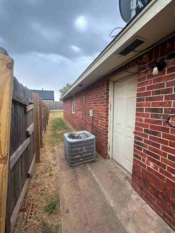 2504 Thomas Dr - Photo 7 of 50