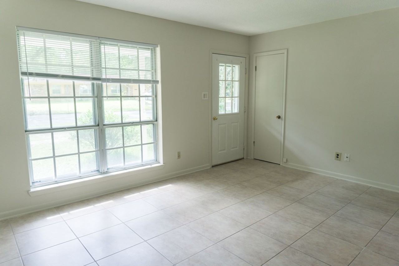 1225 Parktown Dr - Photo 2 of 16