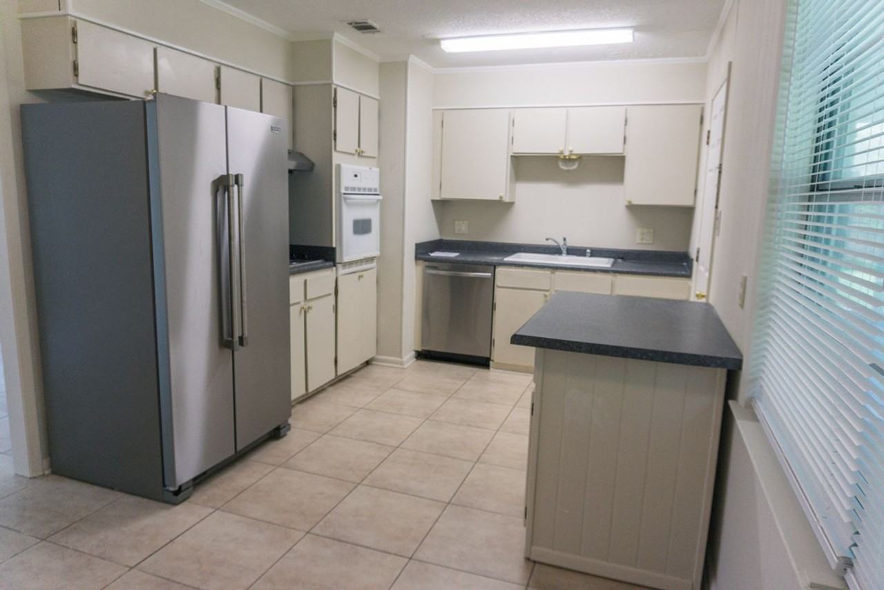 1225 Parktown Dr - Photo 4 of 16