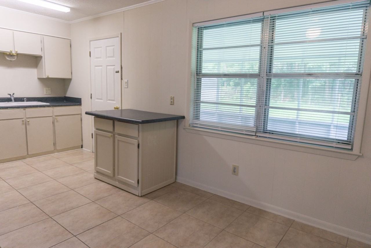 1225 Parktown Dr - Photo 5 of 16