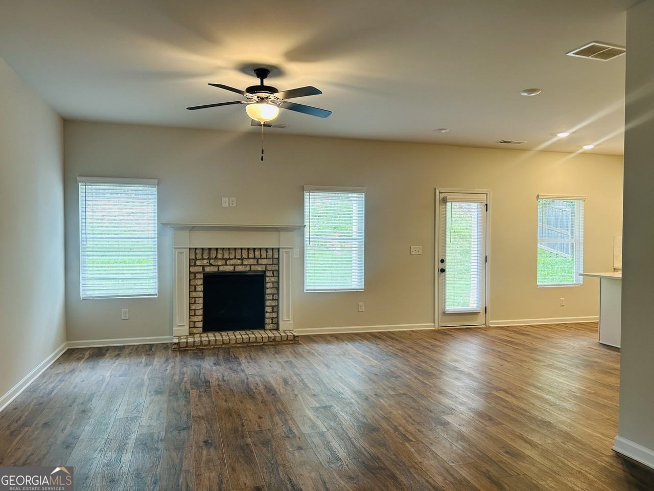 57 Pacific Ave - Photo 6 of 38