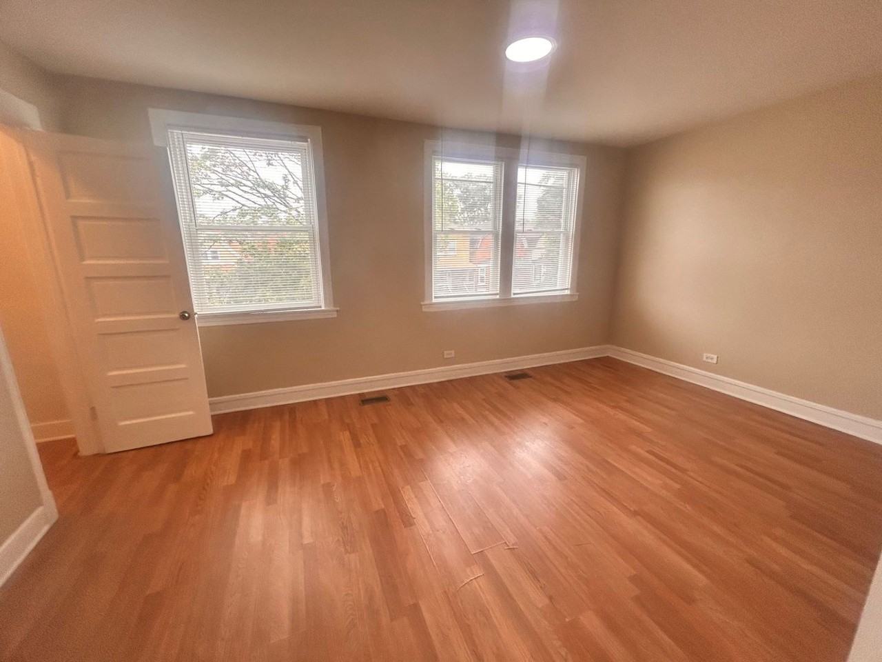 6938 S Prairie Ave - Photo 3 of 26
