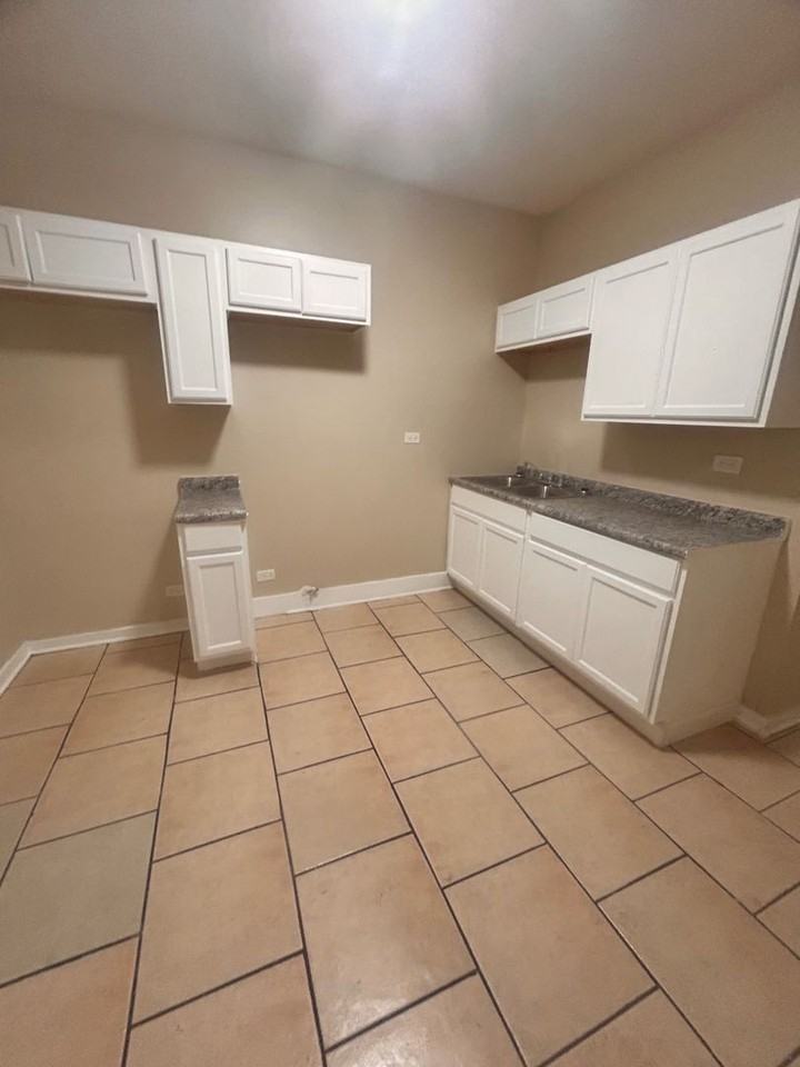 6938 S Prairie Ave - Photo 5 of 26