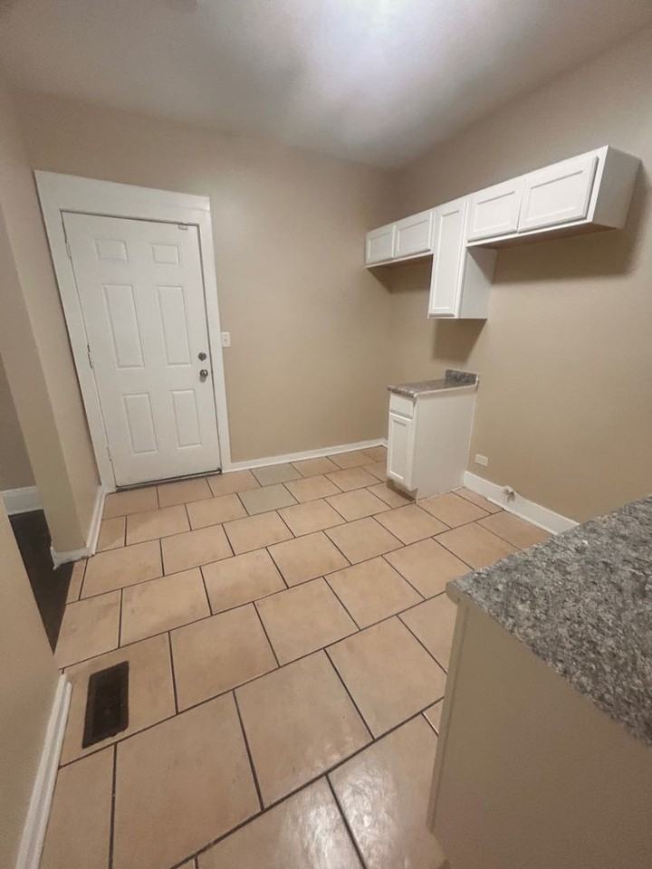 6938 S Prairie Ave - Photo 7 of 26