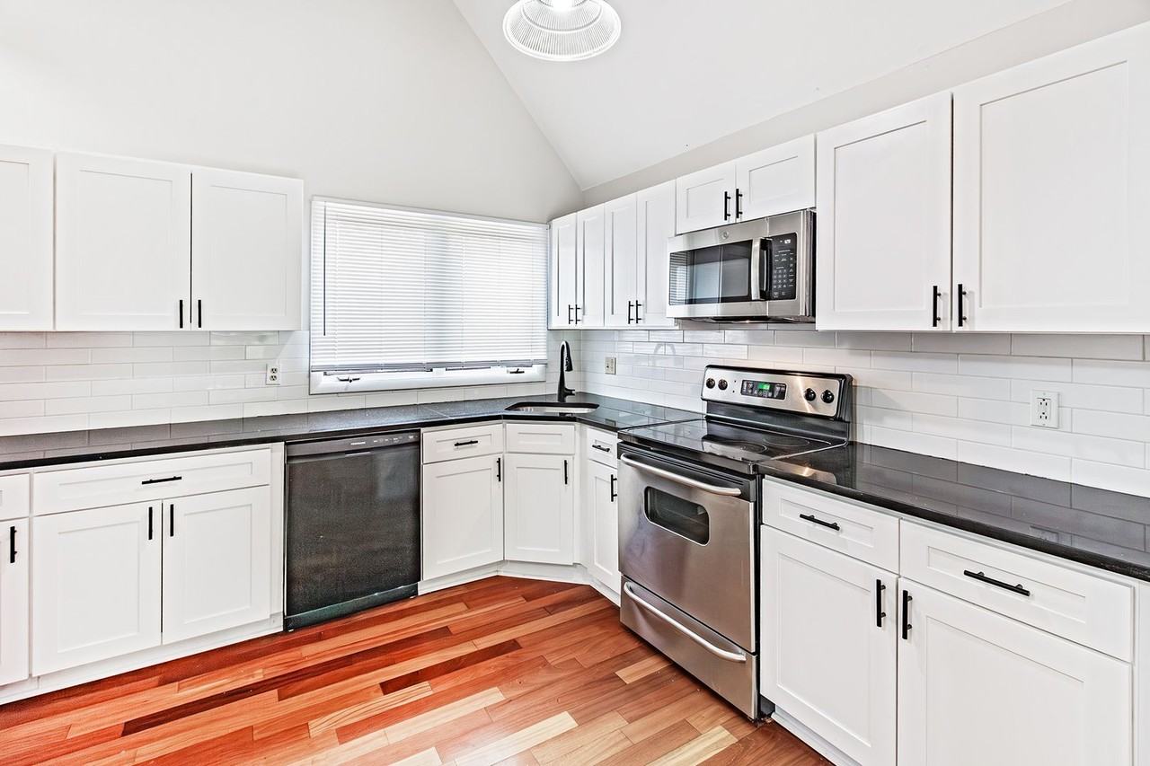 35 Foxtail Ct - Photo 6 of 18