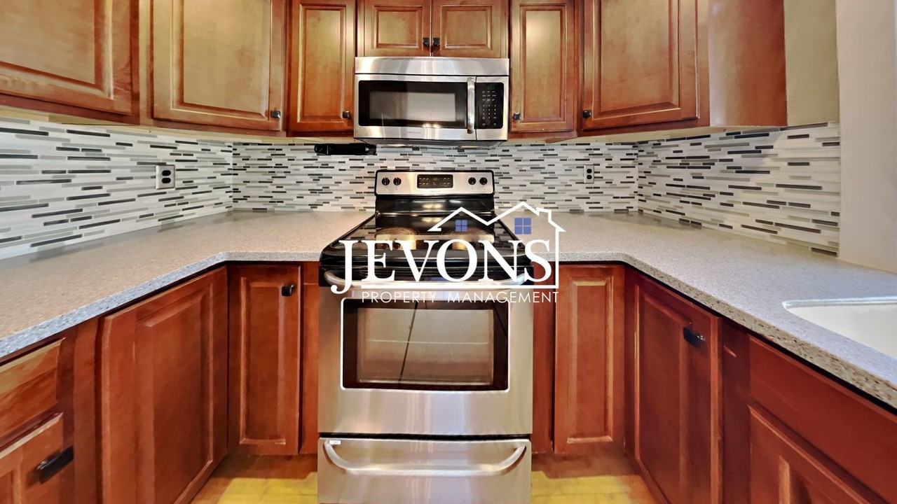 529 Ne 100th St - Photo 3 of 37