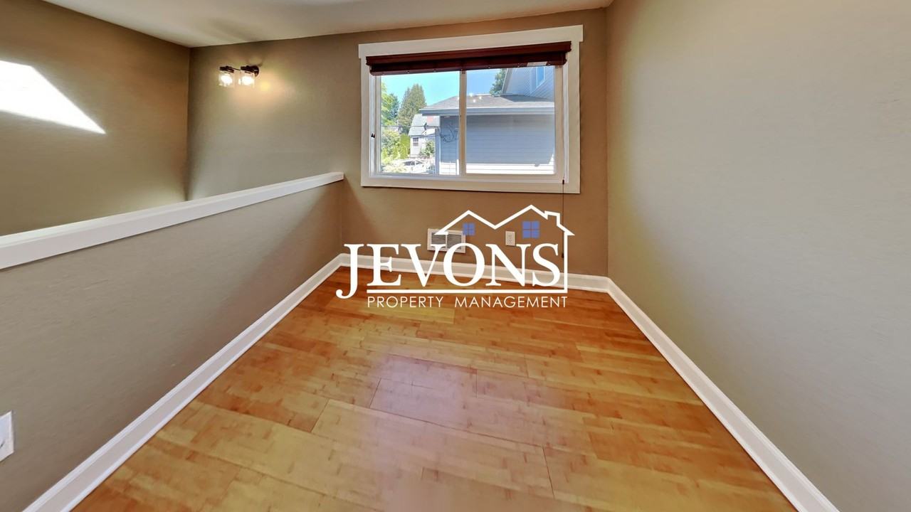 529 Ne 100th St - Photo 6 of 37