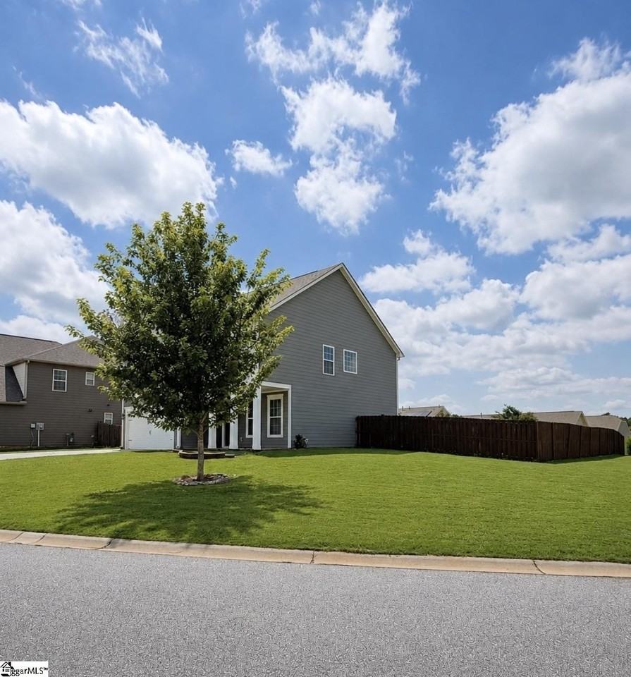 141 Rivermill Pl - Photo 3 of 28