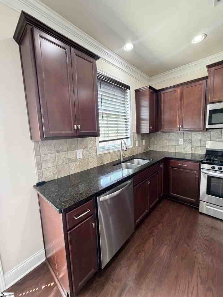 141 Rivermill Pl - Photo 7 of 28