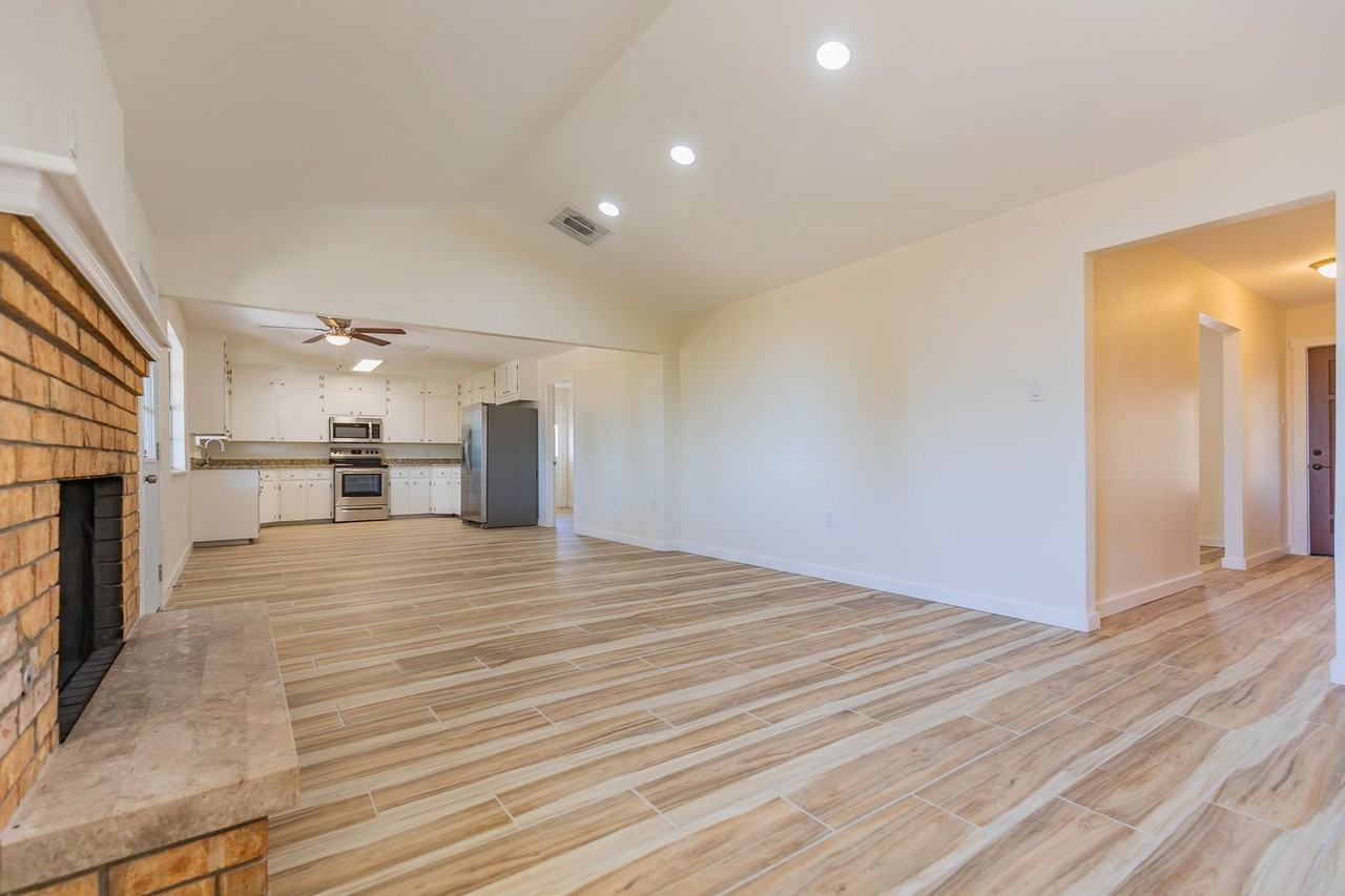 601 Sunnyside Ave - Photo 5 of 33