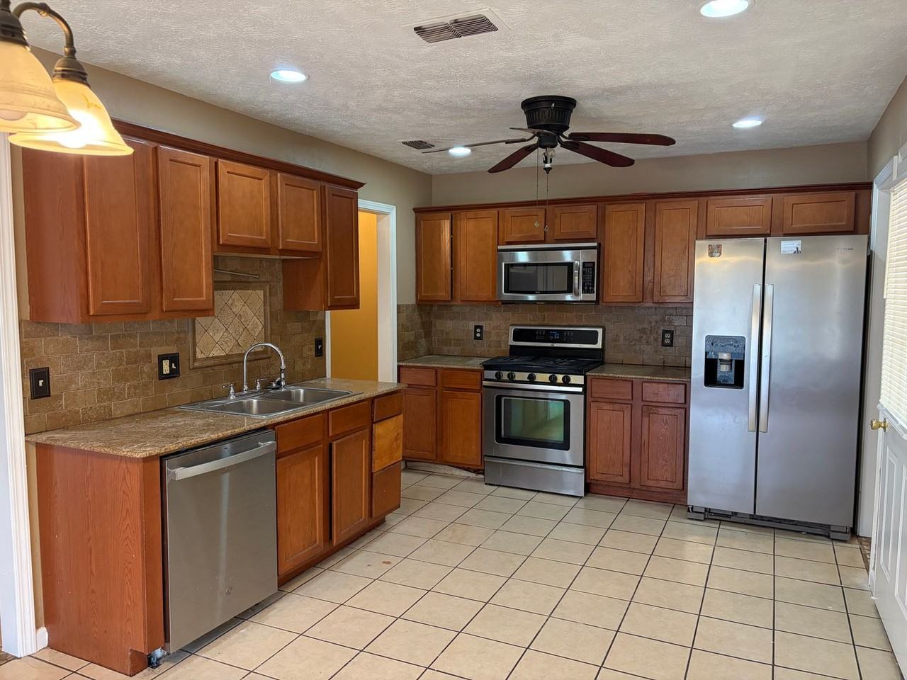 1919 Orbit Dr - Photo 6 of 17