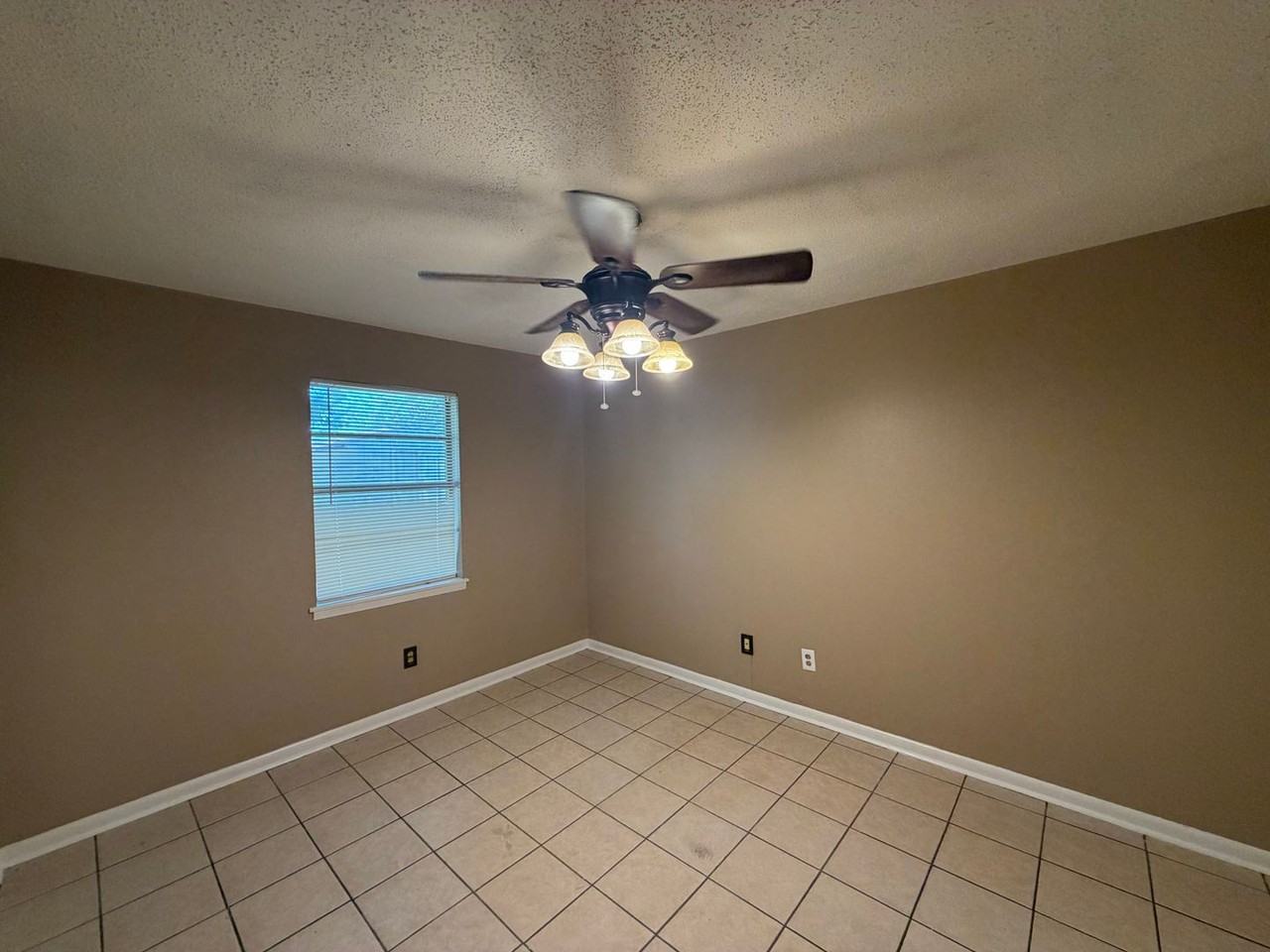 1919 Orbit Dr - Photo 5 of 17