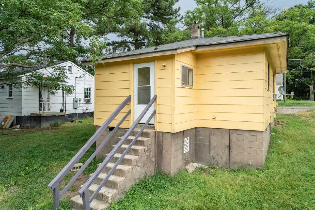 464 Powell St - Photo 3 of 15