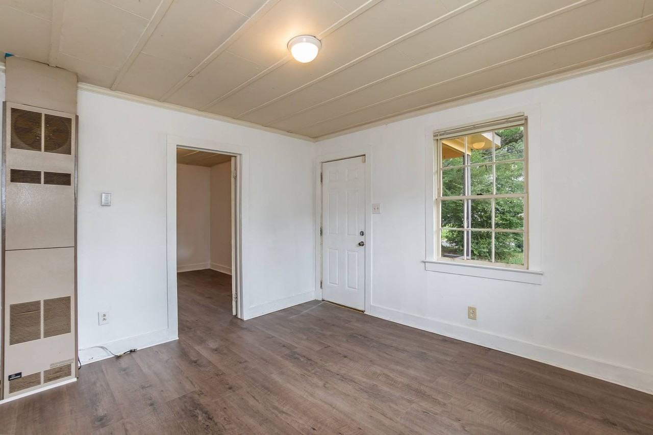 464 Powell St - Photo 6 of 15
