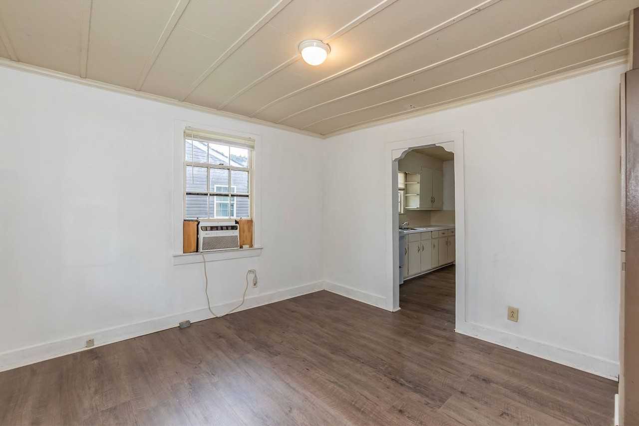 464 Powell St - Photo 7 of 15