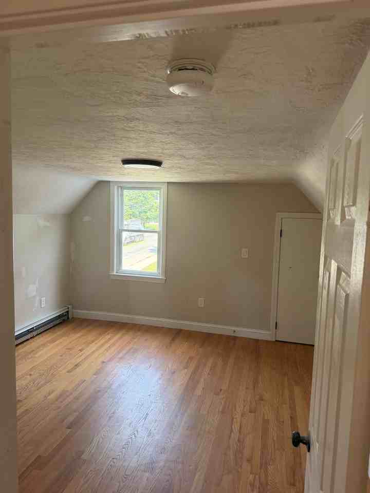 550 Park St #2 - Photo 4 of 14