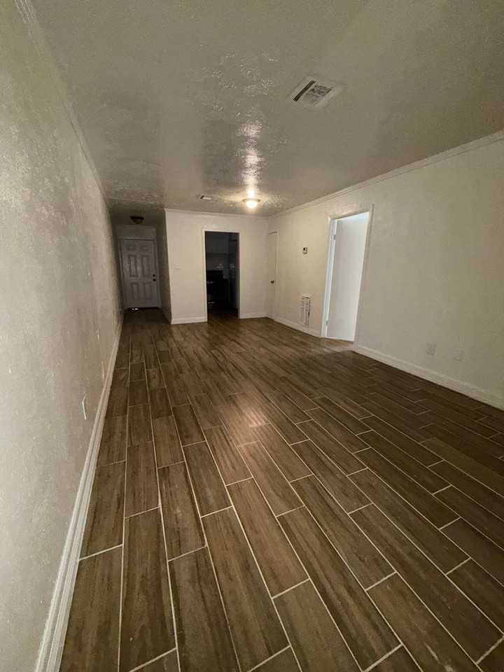 5130 Ridgevan Dr - Photo 2 of 10