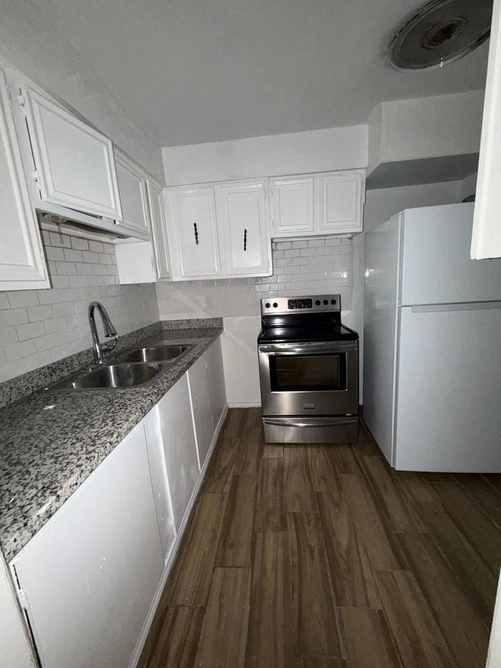 5130 Ridgevan Dr - Photo 3 of 10