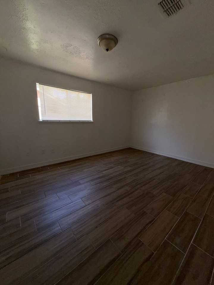 5130 Ridgevan Dr - Photo 6 of 10