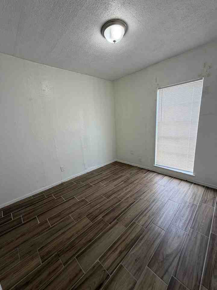 5130 Ridgevan Dr - Photo 7 of 10