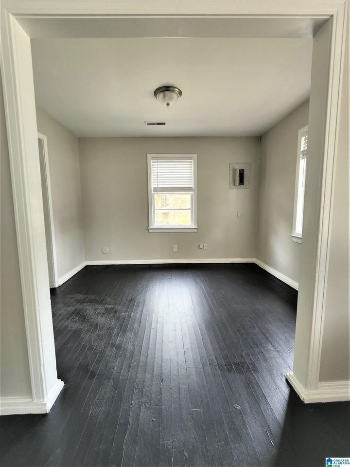 2513 18th Ave N - Photo 4 of 12