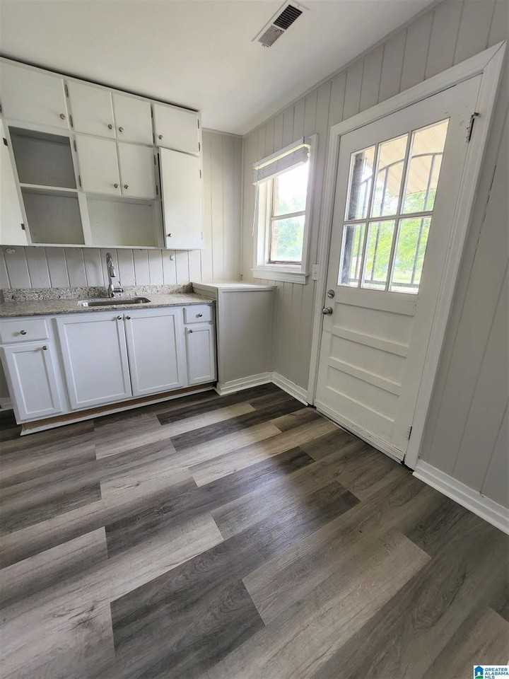 2513 18th Ave N - Photo 5 of 12