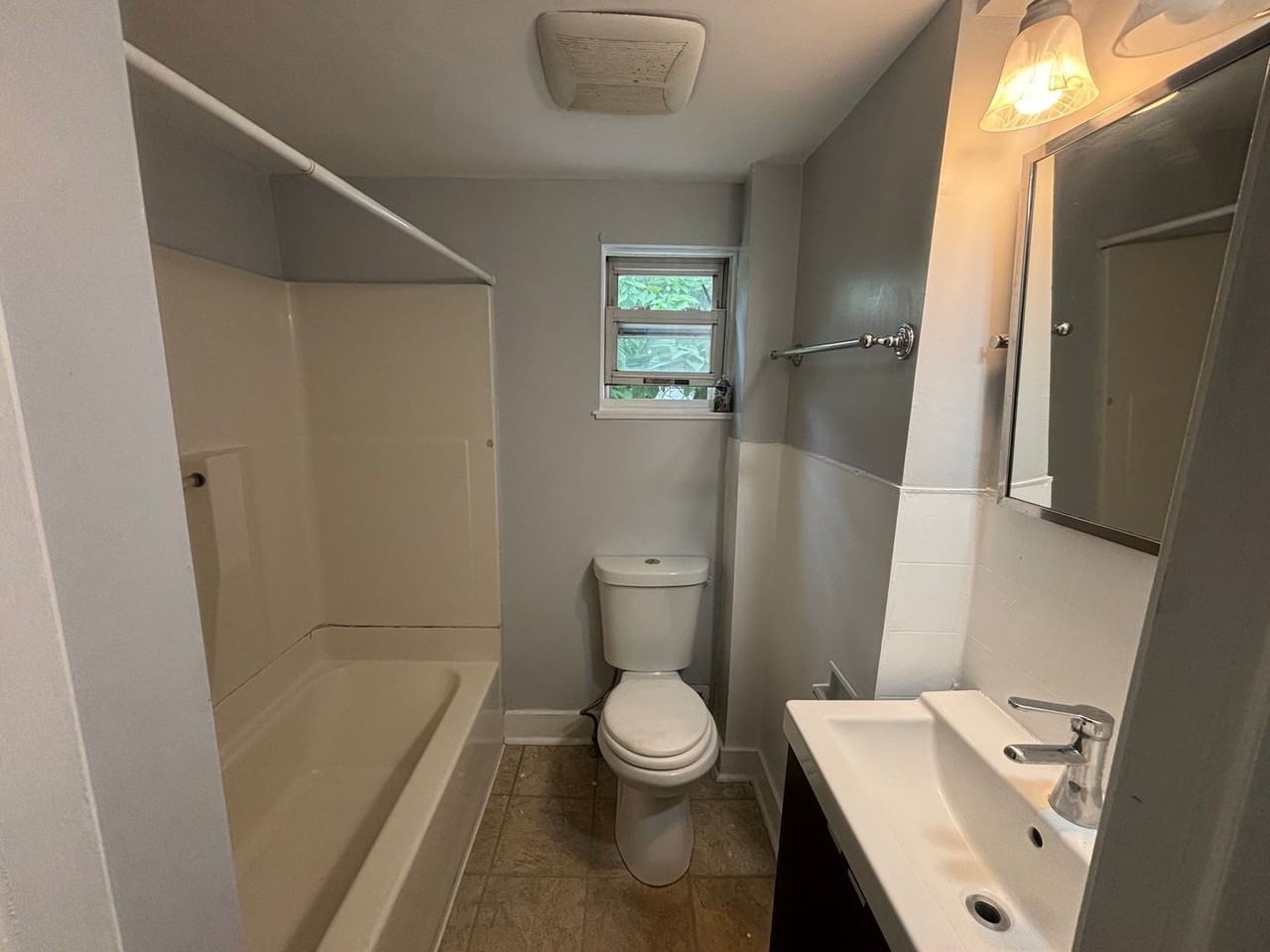 924 Jackson St - Photo 5 of 13