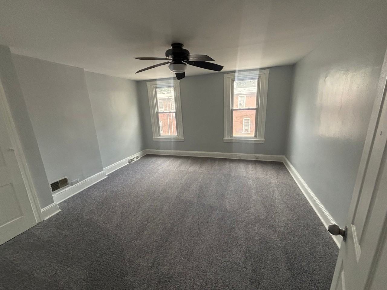 924 Jackson St - Photo 7 of 13