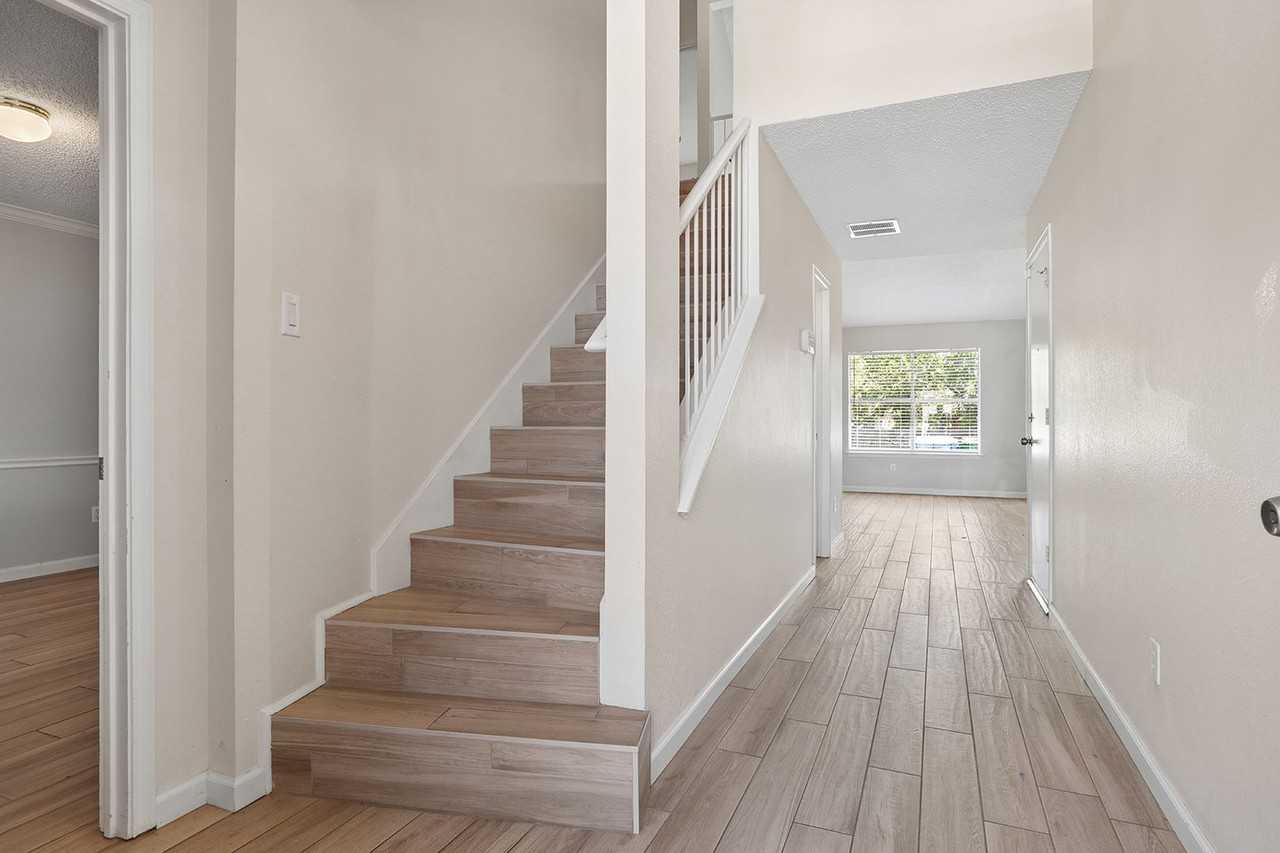 15301 Ecorio Dr - Photo 2 of 18